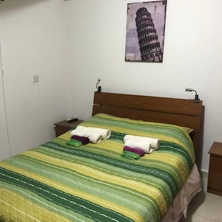 Destalo Court Larnaca Apartment Luaran gambar