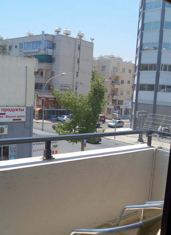 Destalo Court Larnaca Apartment Luaran gambar