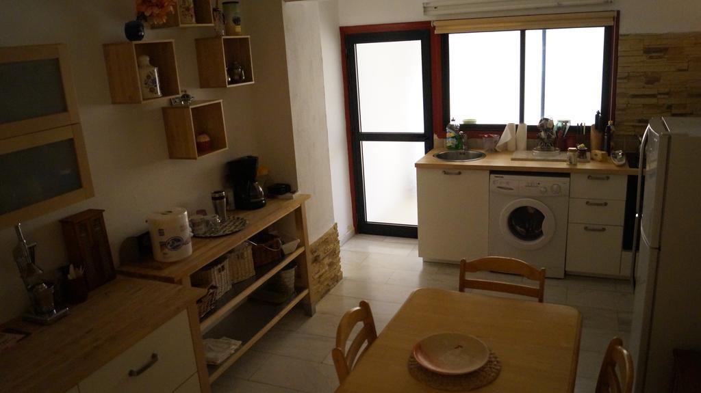 Destalo Court Larnaca Apartment Luaran gambar